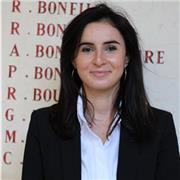 Diplômée d’un master 2 en droit pénal je donne régulièrement des cours du collège jusqu’à la fac